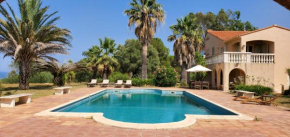 Villa de charme avec piscine vue mer et montagne